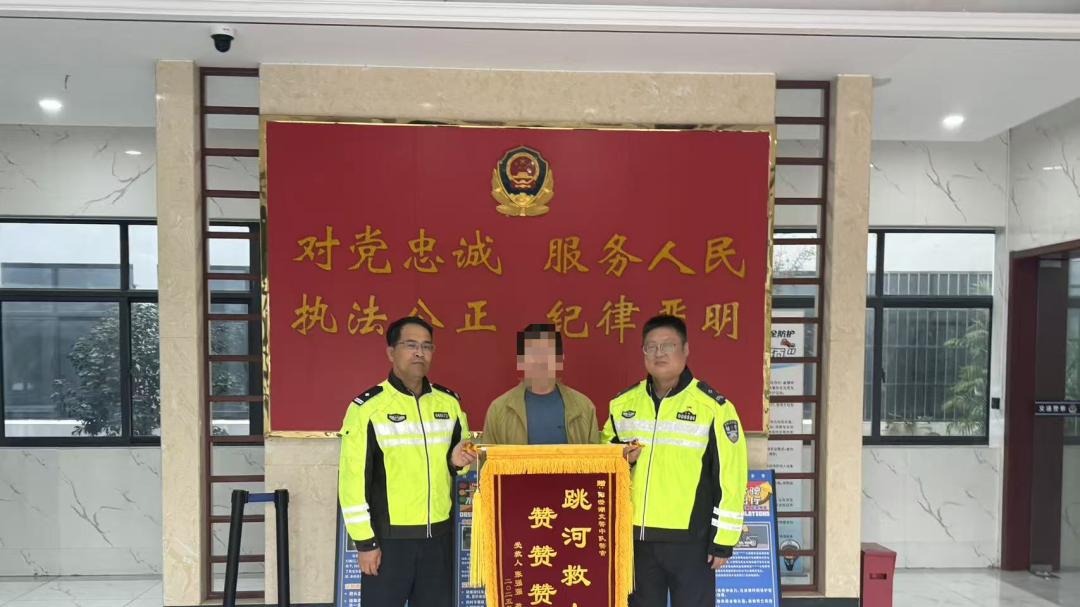 江苏苏州市相城区，一名辅警担任“人大代表”