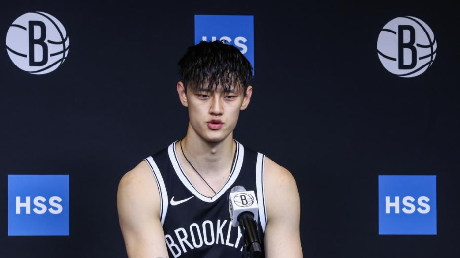 留洋一年五万美元，回国年入至少百万，大众选择真适合曾凡博吗