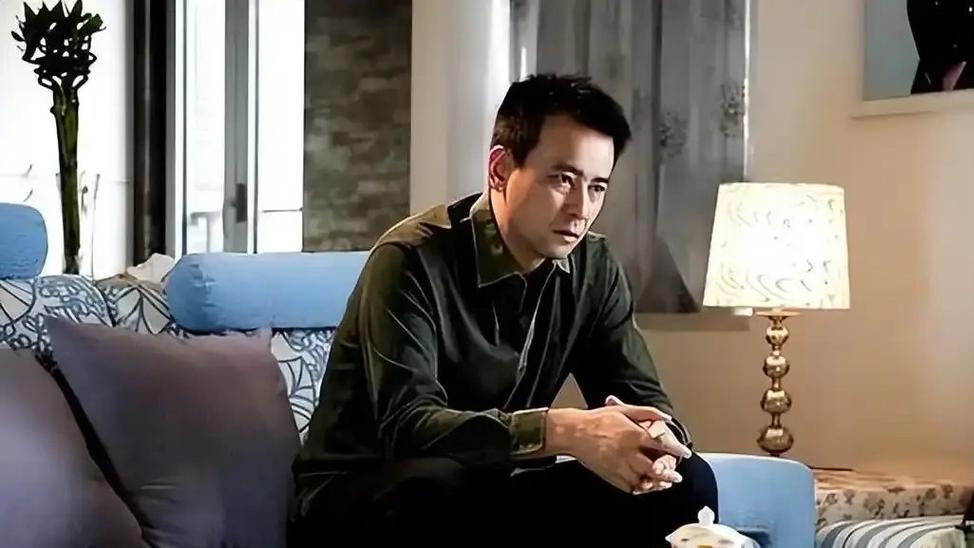 罗钢荧幕硬汉的柔情人生，48岁得子终圆满