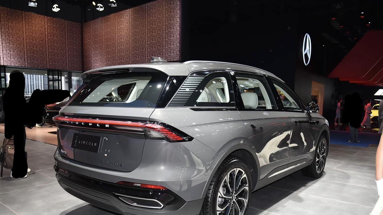 低调奢华的SUV，车长4908mm，配48英寸巨屏，搭载2.0T高功率+8AT