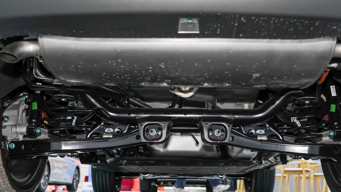 试驾过风云T8，终于明白国产车的大不同，原来10万级也能玩这么花