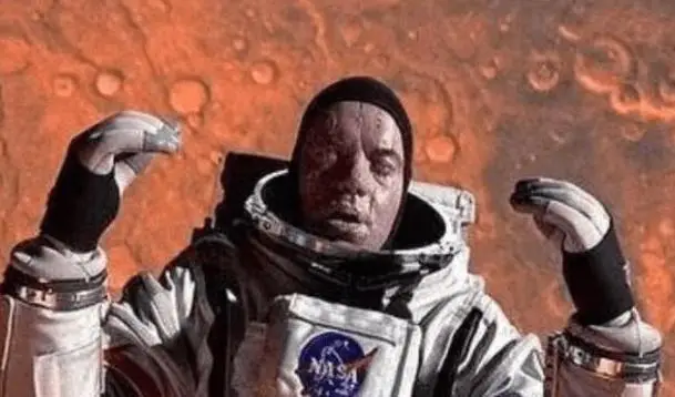 已有18位宇航员长眠太空，而他飘到了冥王星，2029年将飞出太阳系