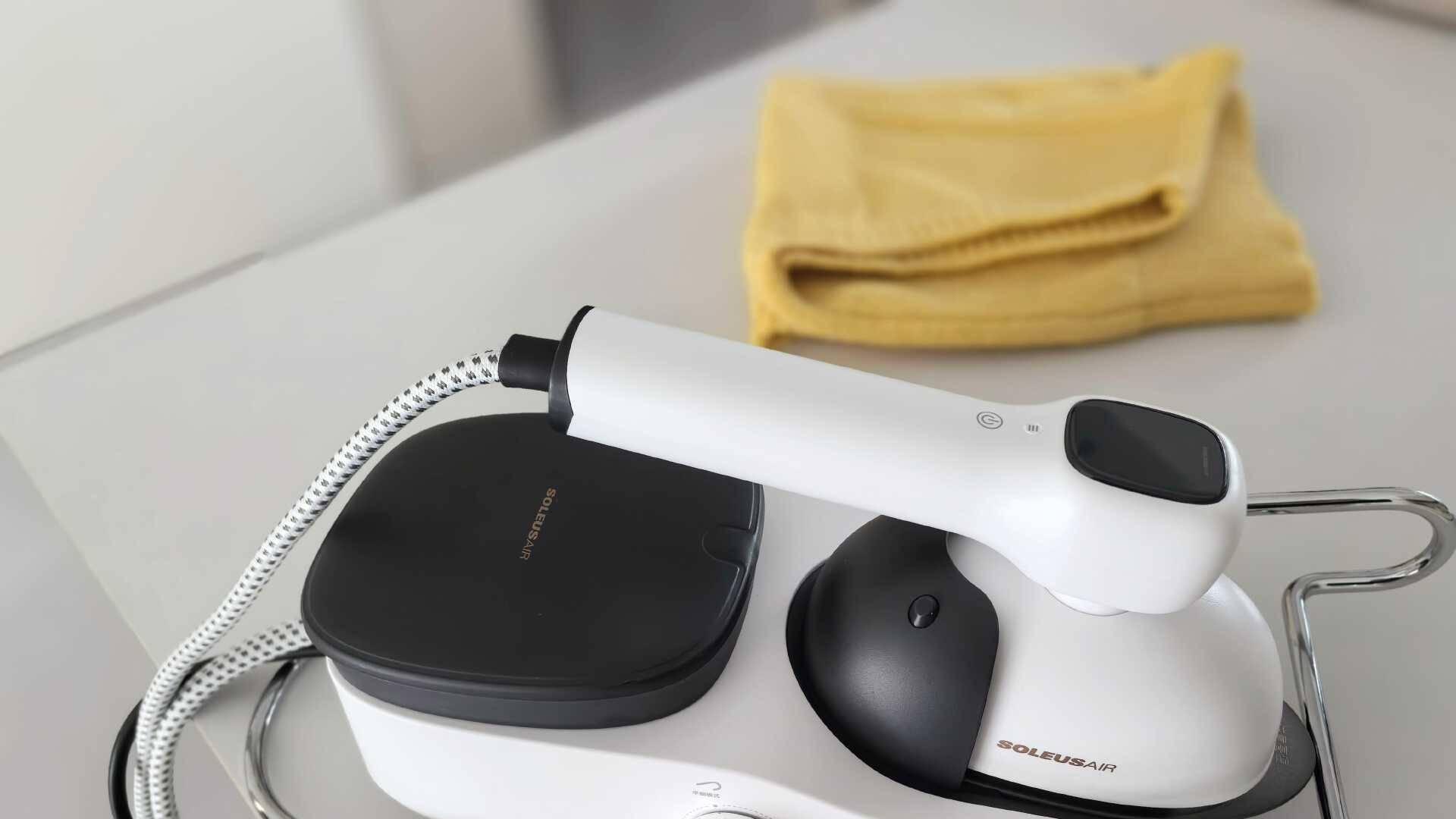 从“皱巴巴”到“精致感”的距离，只差一个舒乐氏Lina高端挂烫机