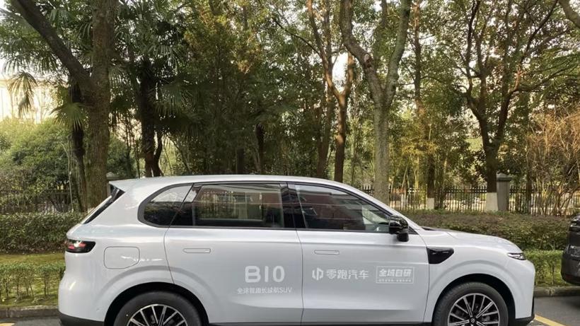 零跑B10再度露面，比元PLUS大一圈，配高阶智驾+玛莎拉蒂底盘调校