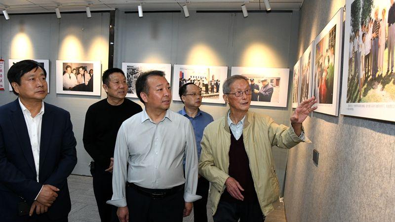 潢川：“百年谱华章 光影颂辉煌”陈柏松摄影作品展开展