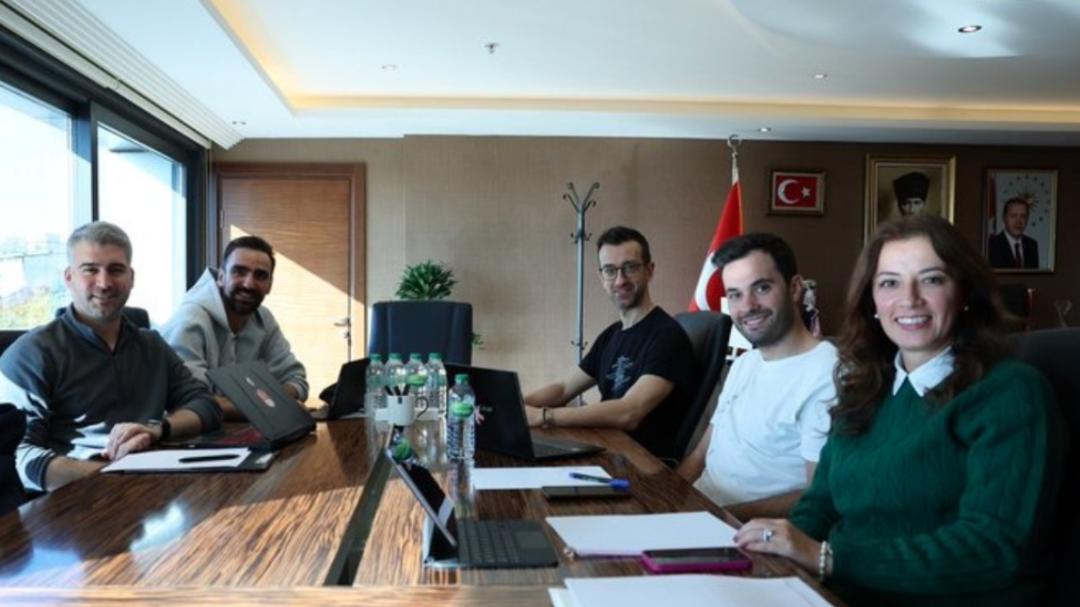 朱婷主帅亲自回应：转会费内巴切女排完全是谣言 不值得被讨论