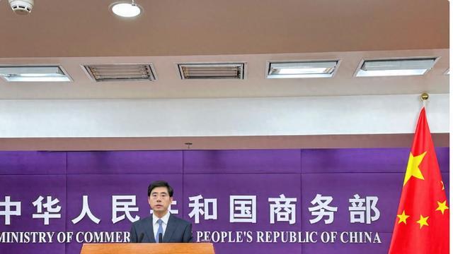 特朗普利诱全球围殴中国，中方罕见公开警告，谁配合，决不轻饶