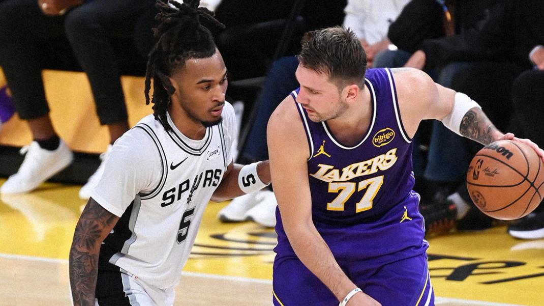 东契奇轰35+9+13，湖人拒绝逆转！文班亚马低迷，一战看清四大事实