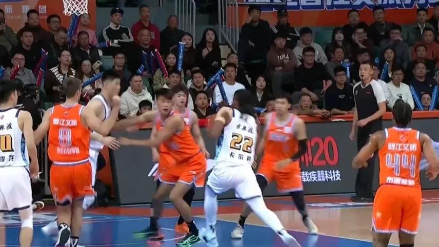 广厦40-35福建，半场球员评分仅1人优秀！