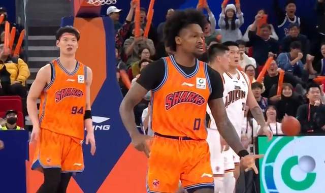 大逆转拿下开门红！张镇麟连续暴扣，王哲林轰14+13，上海队太强