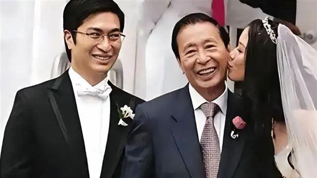 才发现徐子淇才是人生赢家，公公捧着，丈夫哄着，她才43岁