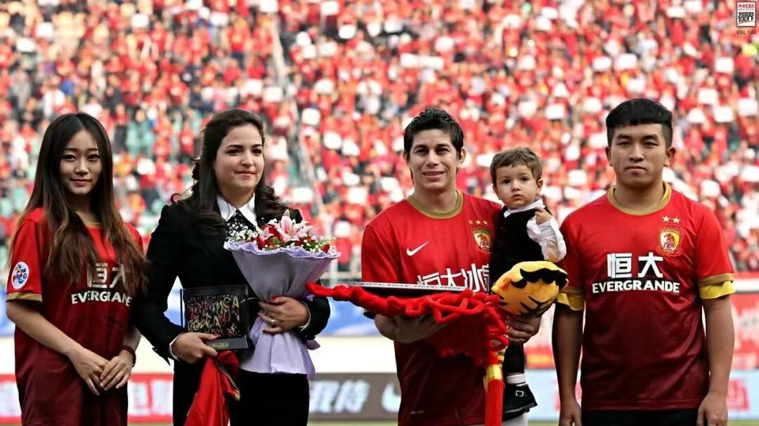 放弃中场堆三前锋？申花豪赌外援攻击群，冠军路恐走偏