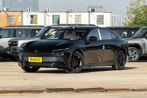 15 万级纯电家轿新选择，试驾体验东风奕派 eπ007+