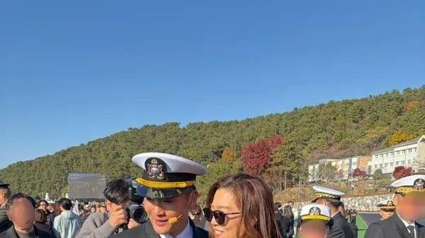 林世玲离婚后生活变好，与25岁儿子相处如姐弟般亲密