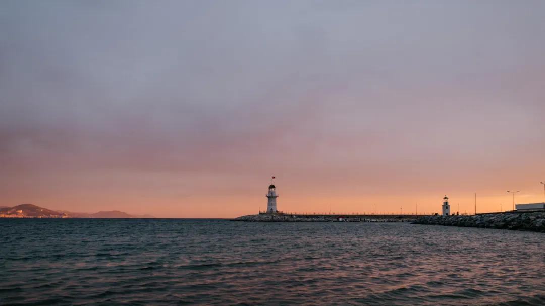 那年小姨才生下5天，就被送了人，她长大外公想认回，母亲发言了