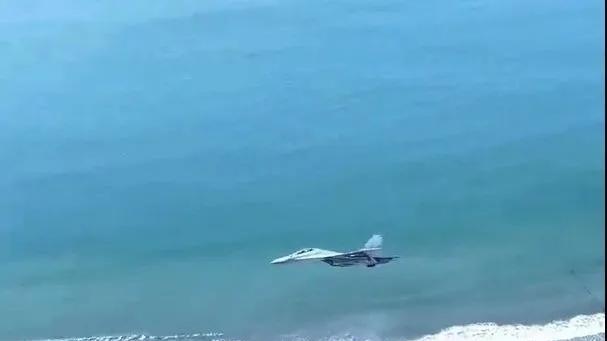 被歼-16“剃头”是什么感觉？现场游客直呼过瘾