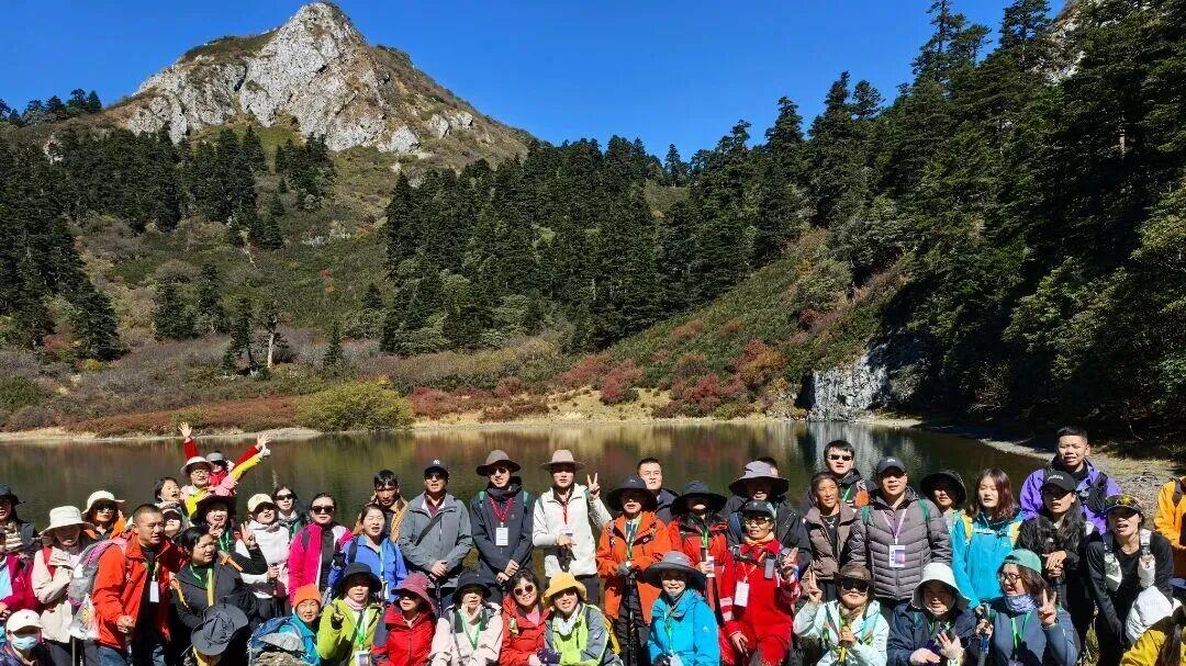 香格里拉户外运动产业大会徒步体验活动圆满落幕
