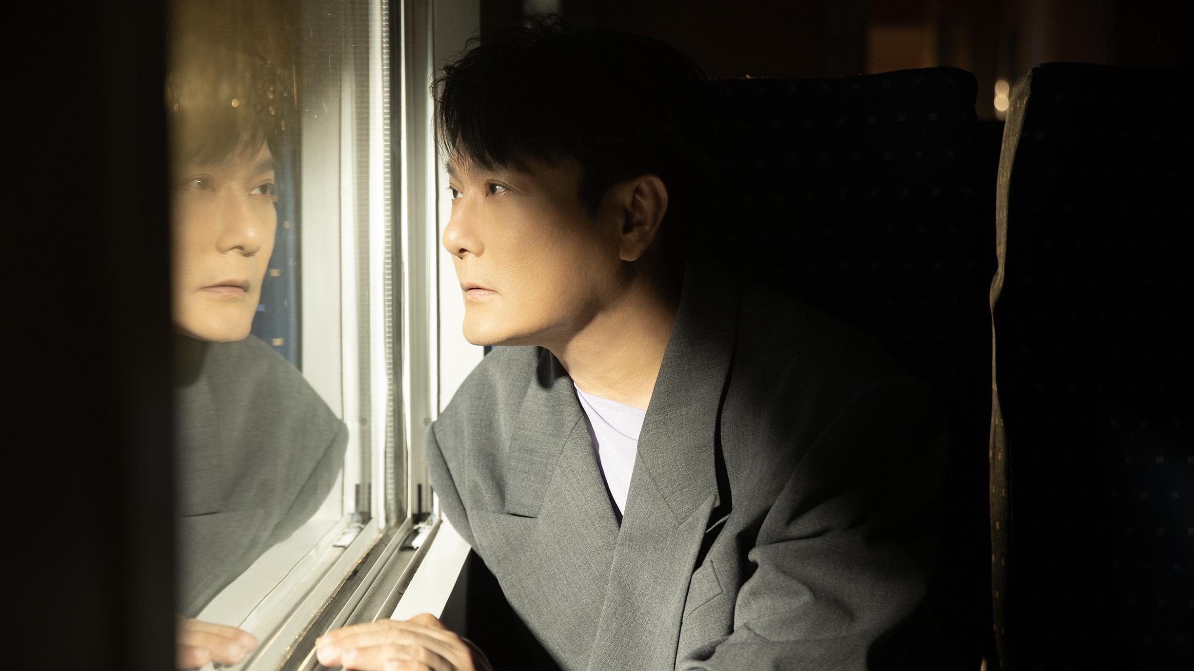 张信哲首支闽南语《皱纹写字》向母亲致敬！歌颂母爱化为温柔之诗