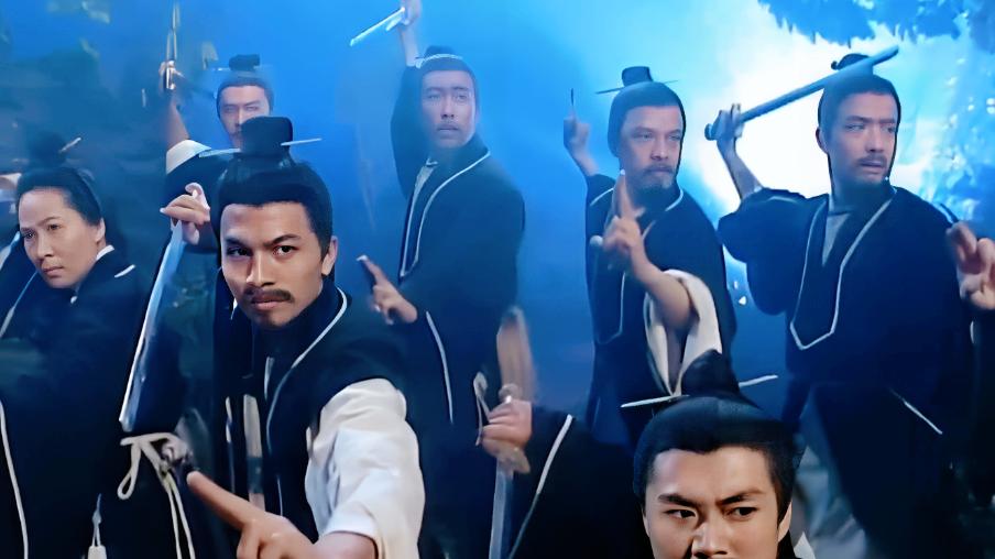 郭靖阵亡时，杨过早已退隐，却有8位大侠助阵，还保住了黄蓉一命