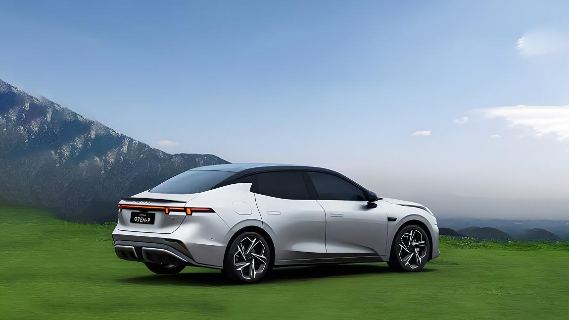 哈妮克孜的选择揭秘，全新领克07 EM-P如何兼顾品质生活与梦想