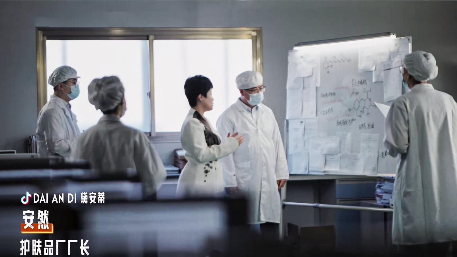 绿荫梦与工厂心：了不起的中国厂长黛安蒂，让善意抵达孩子的草坪