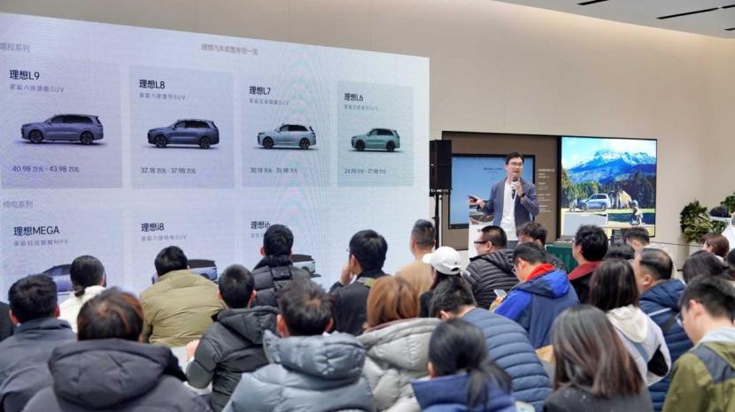 车控、摄像一镜到底，理想发布首款AI眼镜Livis