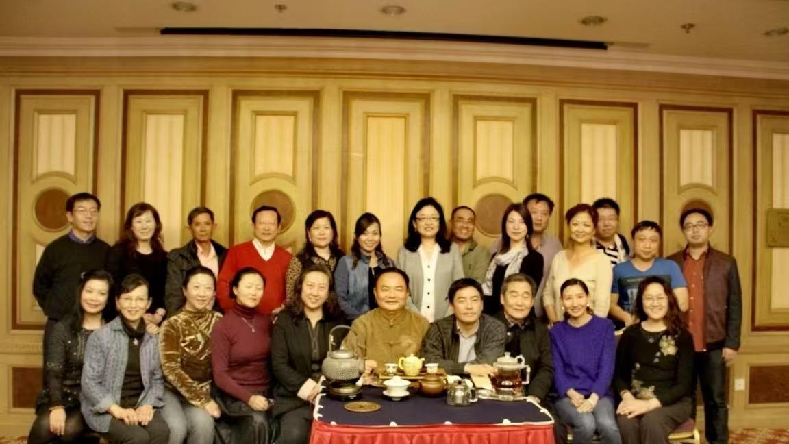 中国茶文化研究院院长罗大友向全国人民拜年