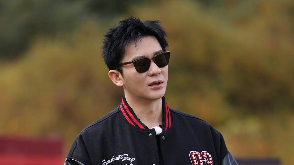 让导演叫宝贝，对着白鹿流口水，冒名顶替，张真源这次彻底出圈了