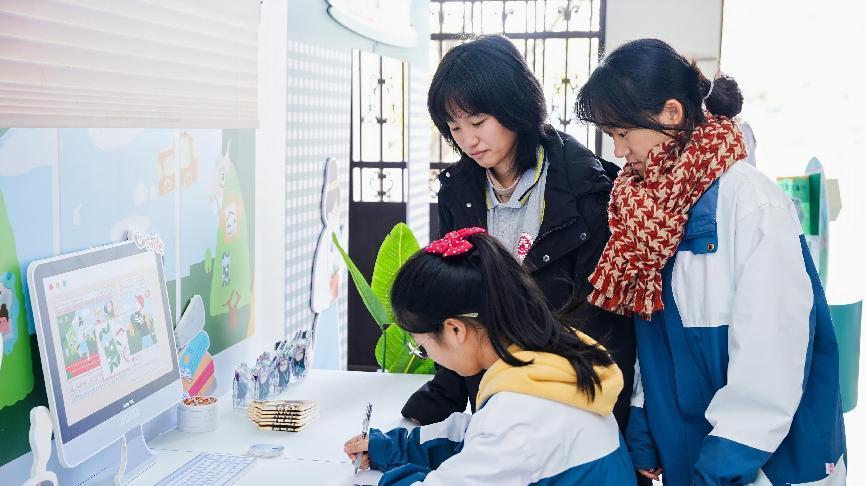 以美育为桥，书写青春与创意的篇章