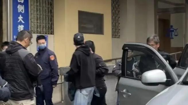 33岁高龄入伍？王大陆的兵役闹剧成全网中年危机梗