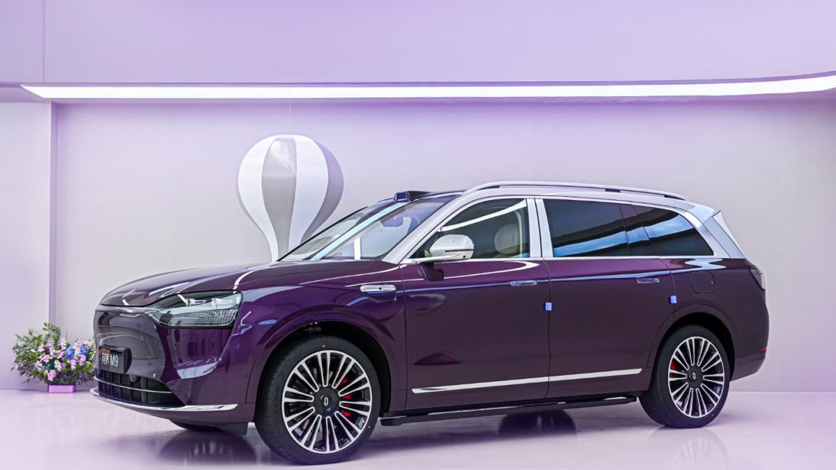 李一桐加入问界M9车主大家庭，明星选择印证科技豪华魅力