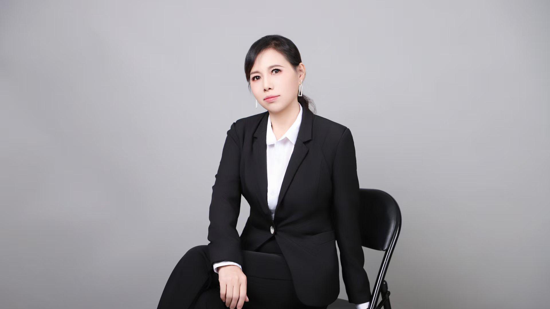 文芳——51岁处女座模特的优雅绽放