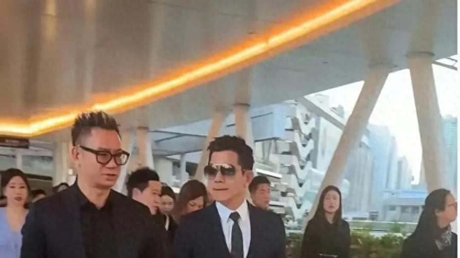 网友偶遇郭富城，染回黑发好帅气，他到广东做什么？