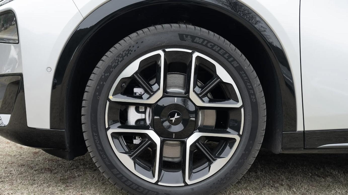 果然还是加入了，小鹏G7增程版定型，后排桌板加大屏