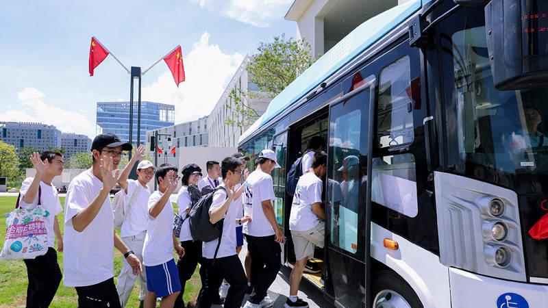 深圳理工大学一周年校庆：启新程 育英才