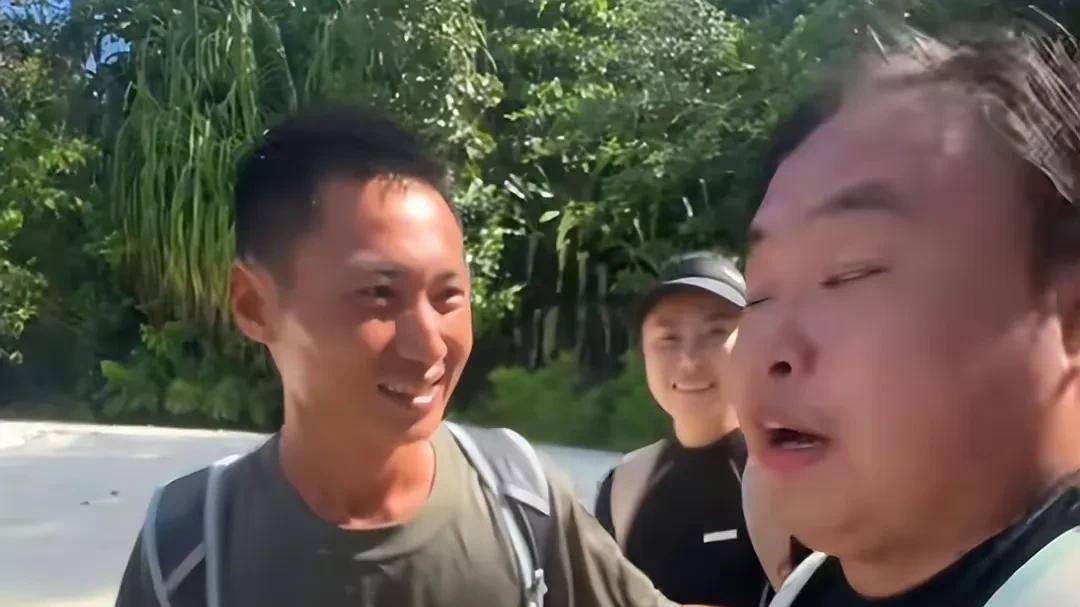 网络时代的“猎犬”：李炮儿现象及其国际视野下的启示