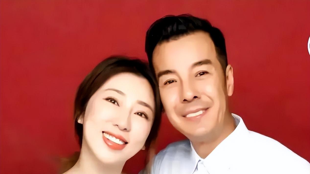 不靠当领导的父亲，46岁才走红的海一天，娶二婚妻子待继子如亲生