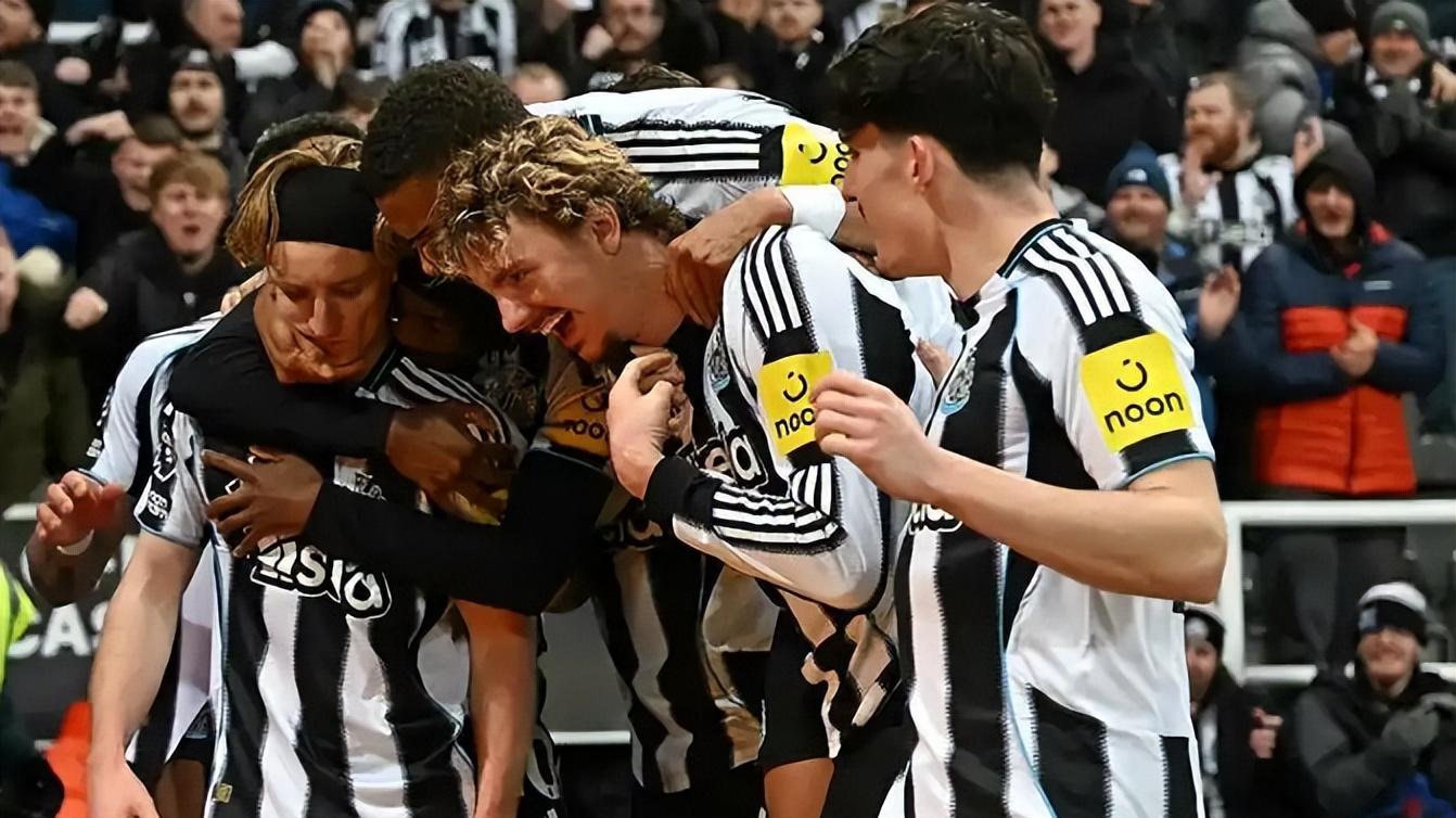 门线救险，4球领先曼城险被绝平，巴萨3-1逆转马竞5连胜继续领跑