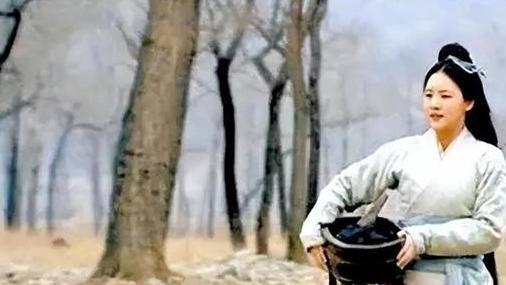 贞节牌坊：冰冷石碑下的无声哭泣，她们的命运，谁来书写？