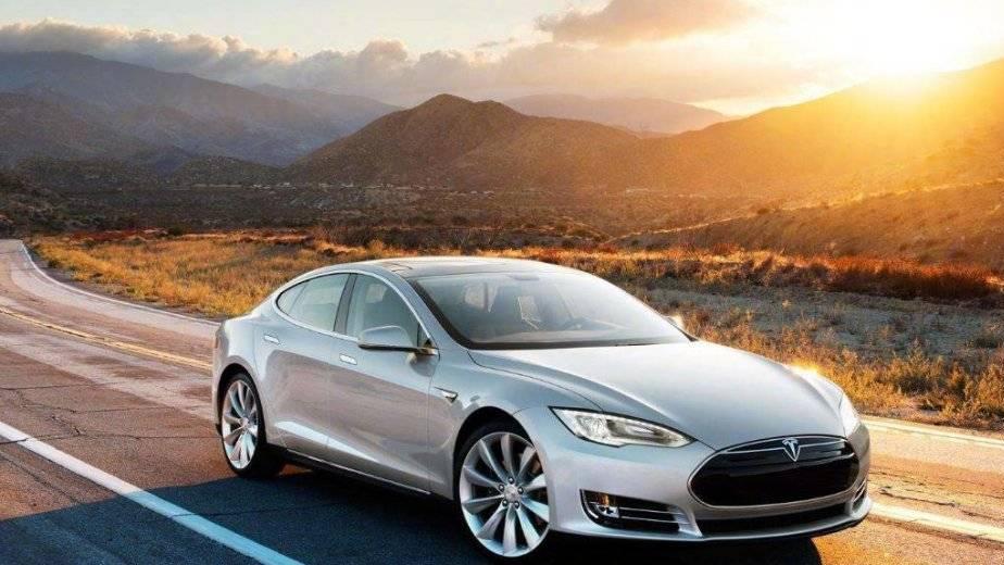 刚拿驾照，怎样熟练驾驶汽车？老司机教你几招轻松解决