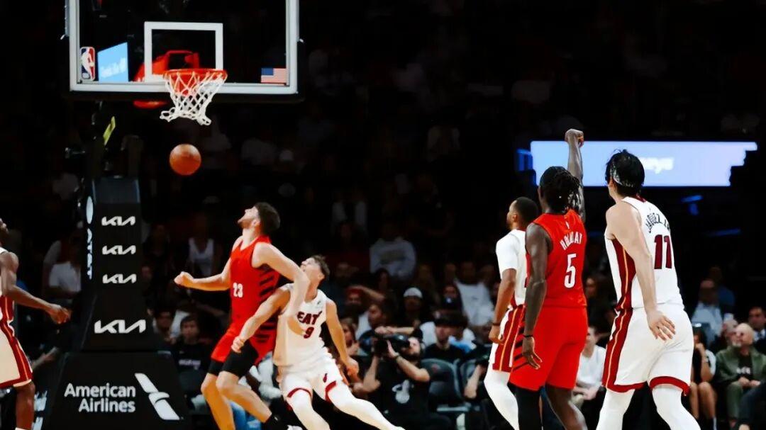 开拓者不敌热火！杨瀚森被连续四场DNP：再收2坏1好消息