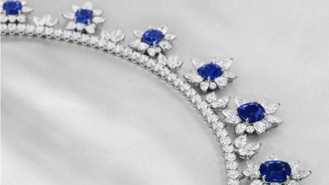 珠宝品鉴：1.5亿的“皇家蓝”的世纪绝唱-16颗无烧克什米尔蓝宝石