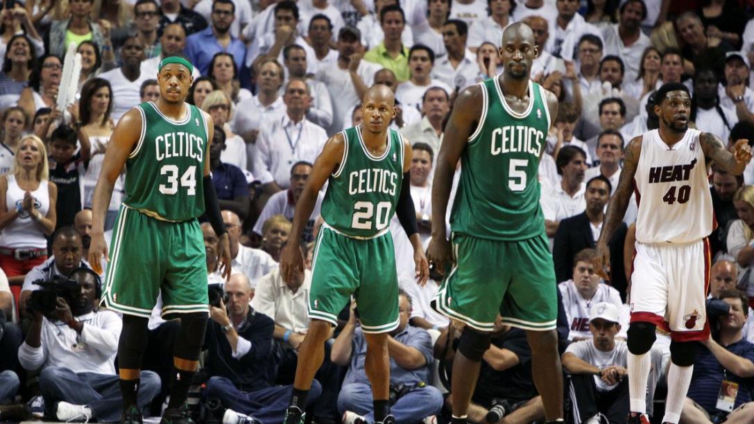 炉铸冠军：NBA三巨头的荣光与回响