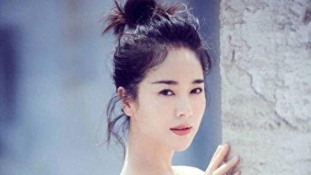 人前正经人后疯狂，出卖色相上位，风流浪姐左小青现形记