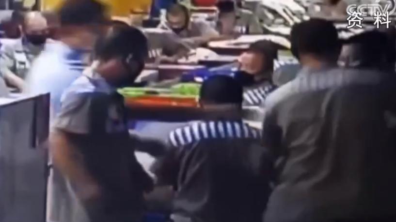 男子失手致岳母死亡，监狱中想不开自杀，狱警了解内情后决定帮忙