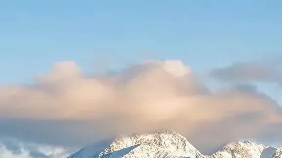 祁连山大草原，四季美景如诗如画，探秘人间仙境的绝佳旅游胜地