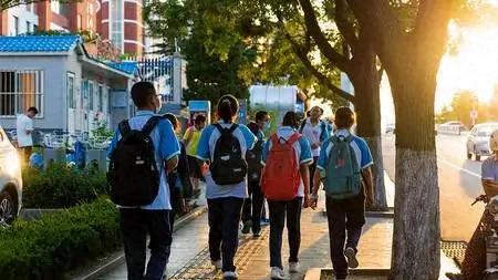 放假通知！2026多地中小学寒假时间确定，家长却难以接受