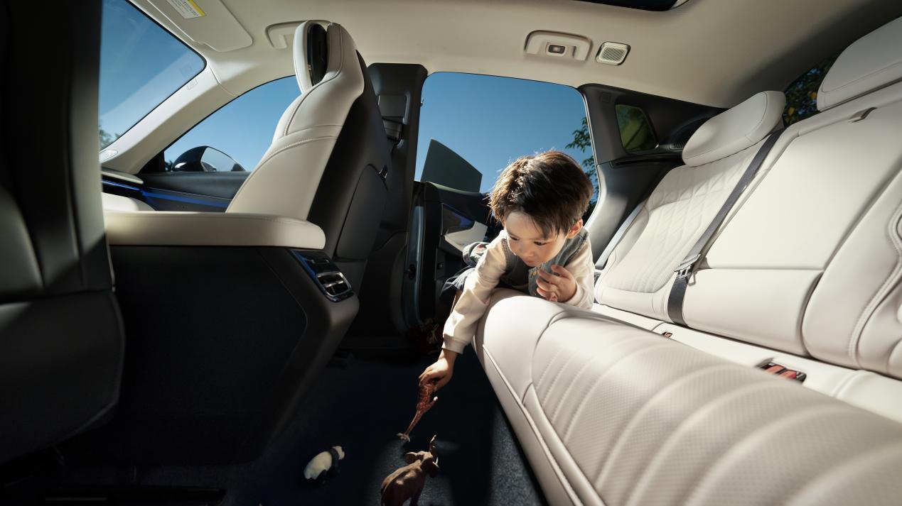 冬季出行再也不纠结，全新领克08 EM-P成11月细分市场销量王者