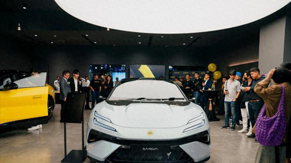 又一家品牌放弃纯电计划！路特斯转向超级混动技术！