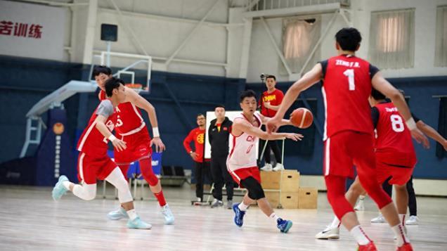7人锁定男篮主力？篮协曝光内部对抗引热议：红队汇集最强位置